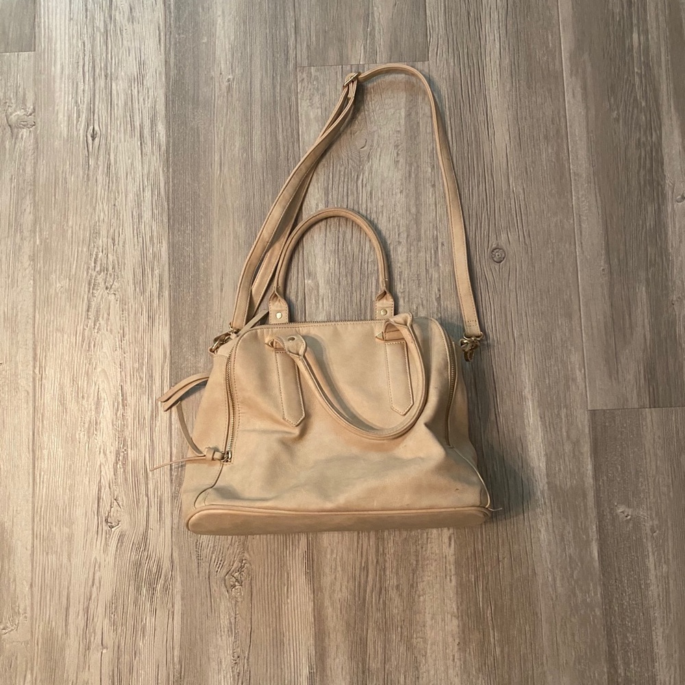 Super cute cross body purse!